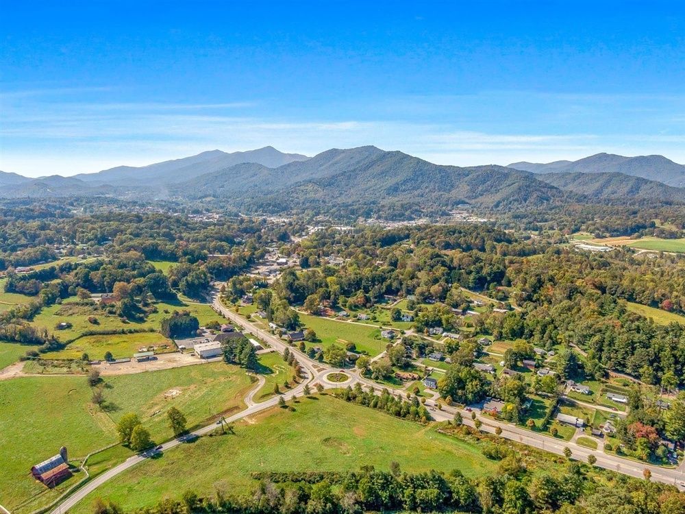 237 Ratcliff Cove Rd., Waynesville, NC 28786